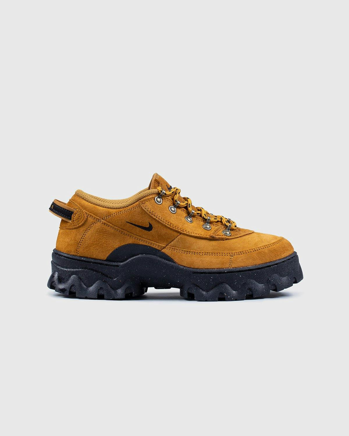 Nike ACG - W Nike Lahar Low Wheat - Footwear - Brown - Image 1