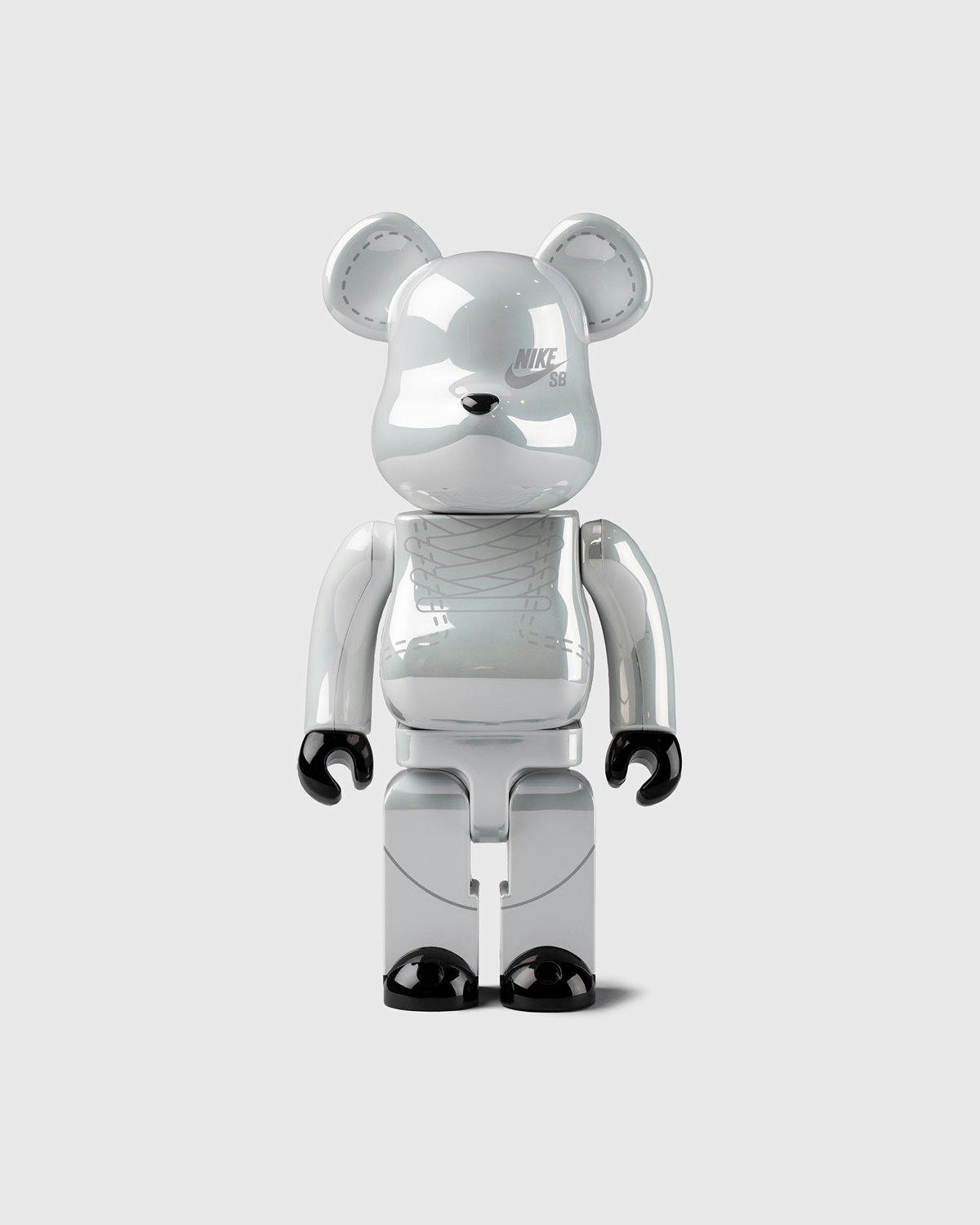 Medicom - Be@rbrick Nike SB 2020 1000% White - Arts & Collectibles - White - Image 1