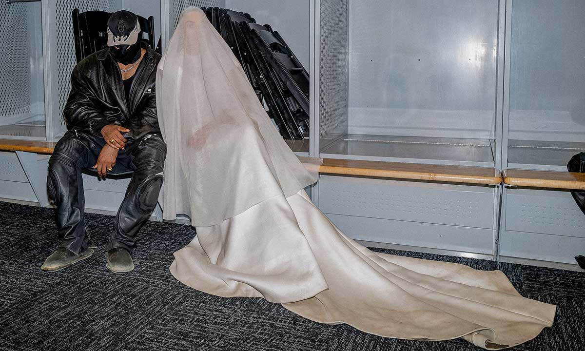 Drake wears Kanye West mask for Halloween and shares photo