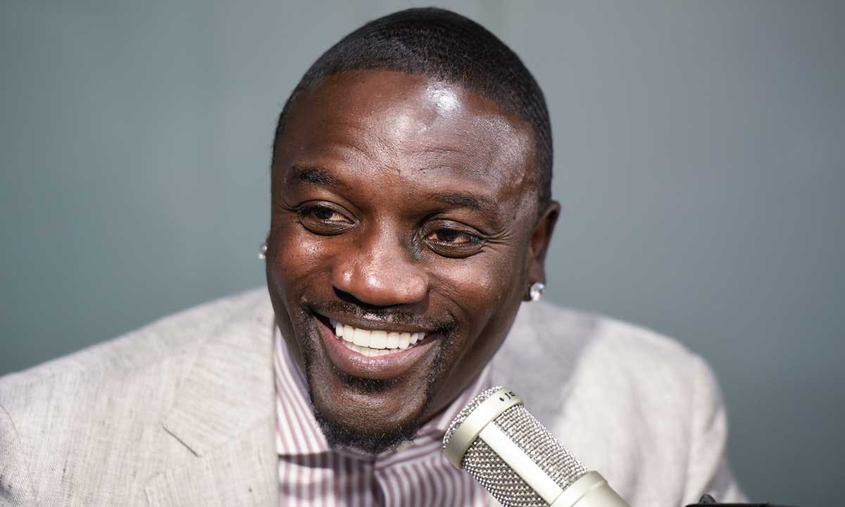 Akon speaking at Eminem's Shade 45 at SiriusXM