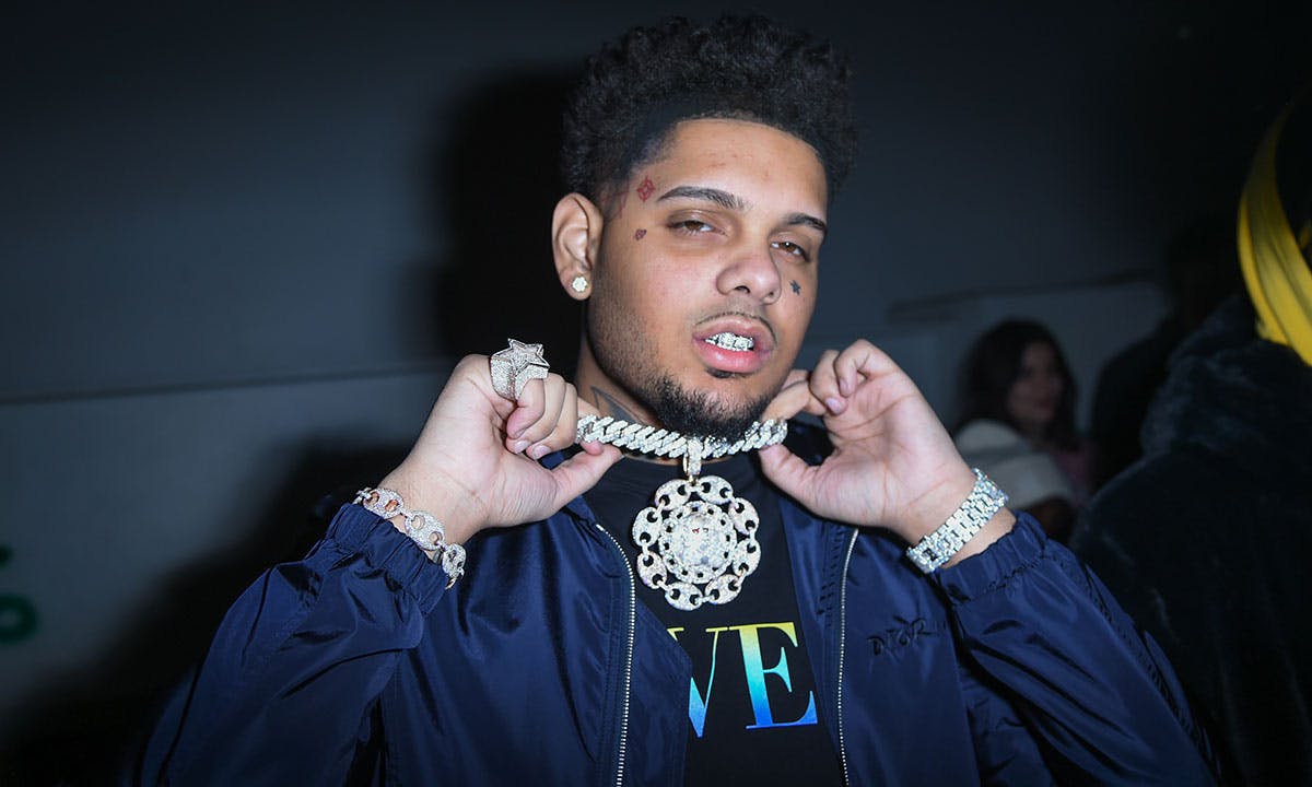 Smokepurpp holds up chain