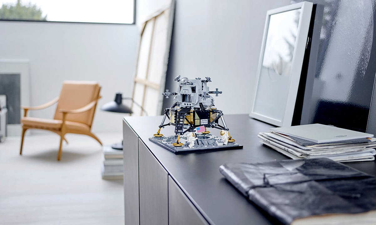 lego nasa apollo 11 lunar lander feature