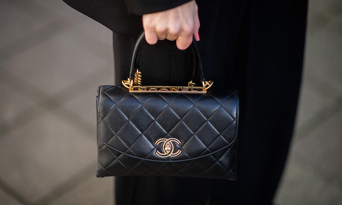 Chanel 19 Bag: How The Vogue Editors Are Styling Chanel's New Bag