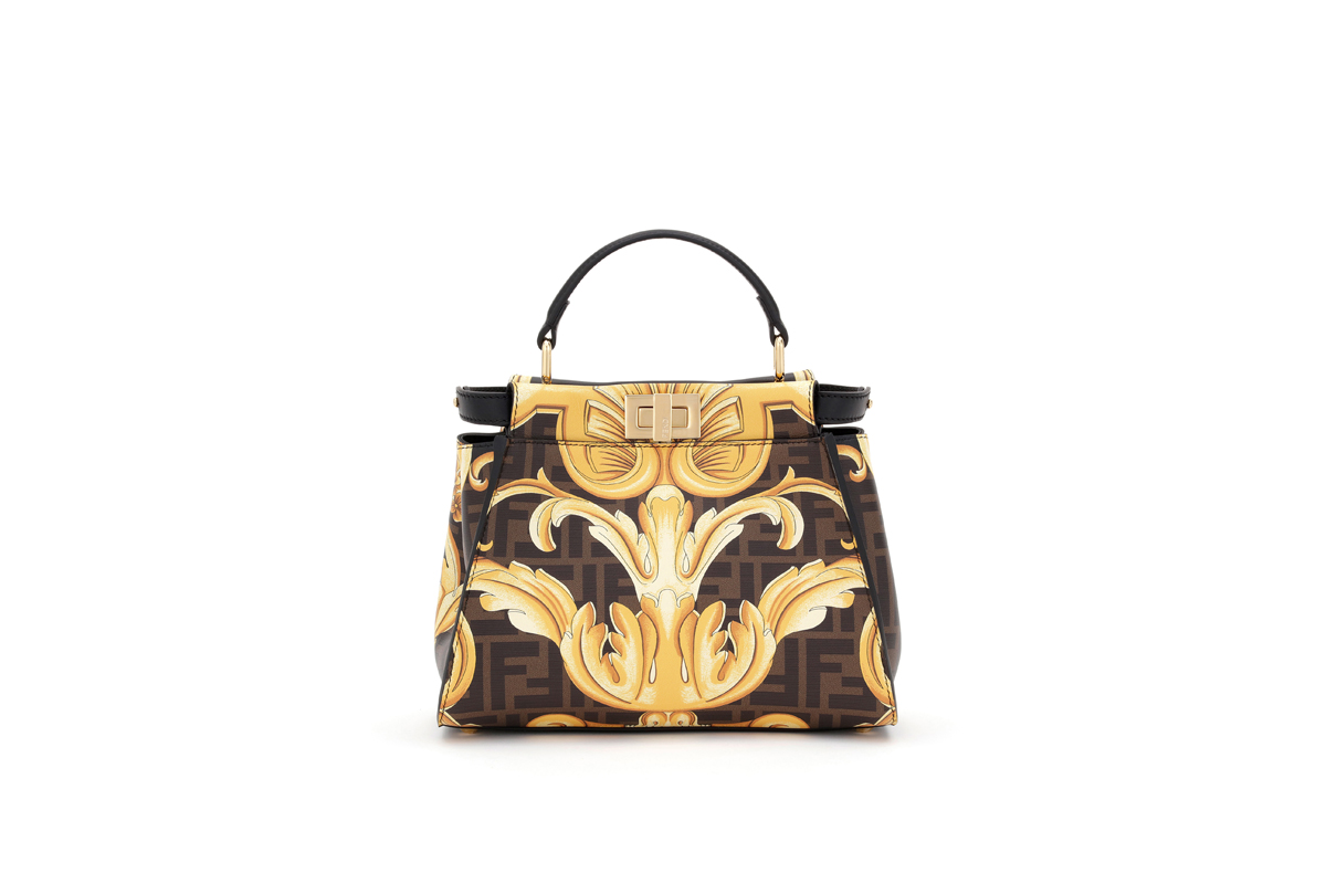 All about Fendace, Fendi x Versace collab <span id='sectitle'>Wallet  alarm!<span>