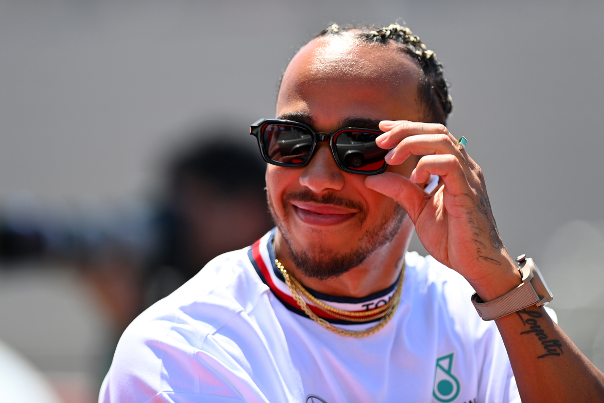 Deuk Oneindigheid Zwitsers Lewis Hamilton Dons Blue Loewe Outfit to 2022 Belgian Grand Prix