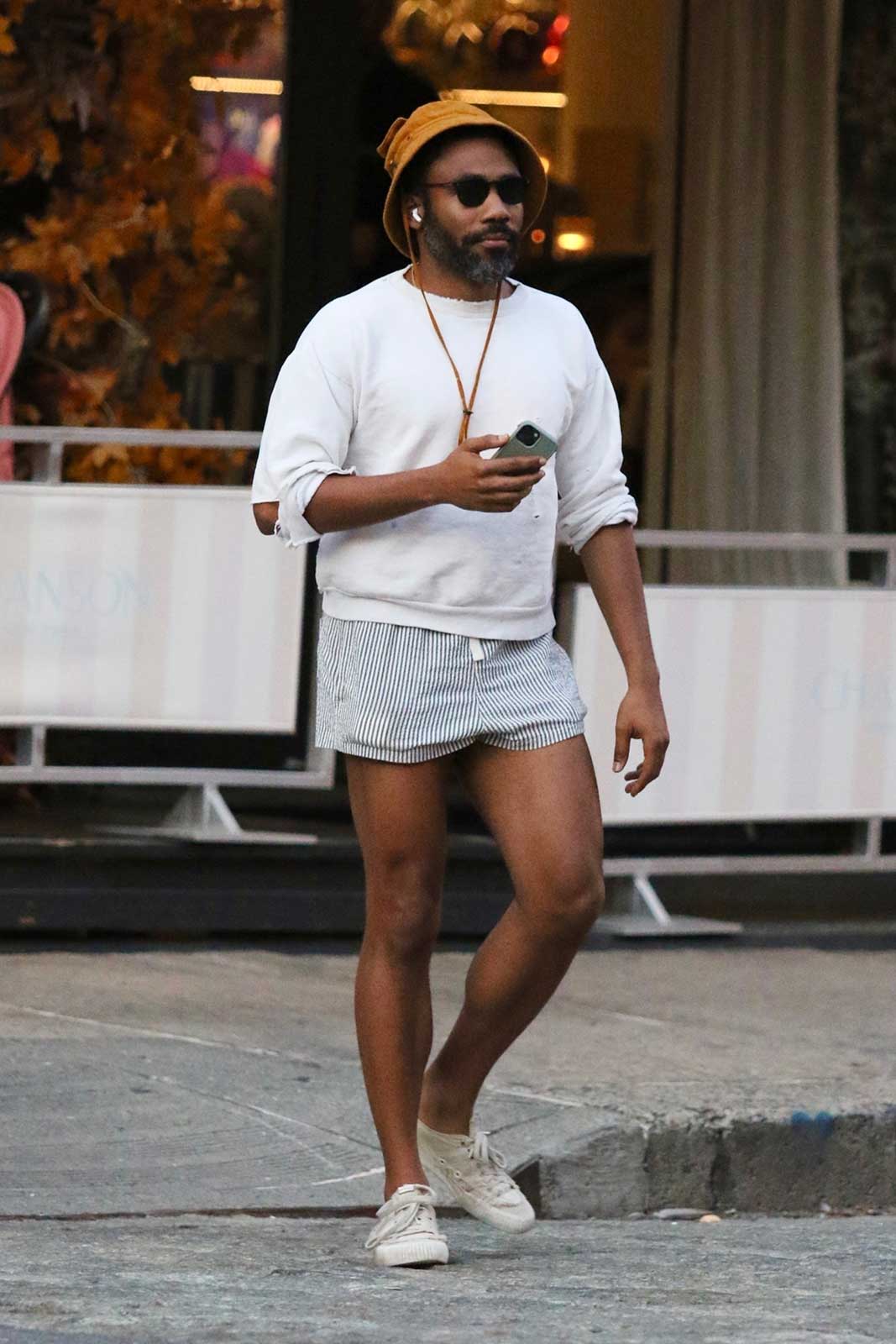 https://www.highsnobiety.com/static-assets/dato/1663619835-donald-glover-small-shorts-nyc-outfit-2022-1.jpg