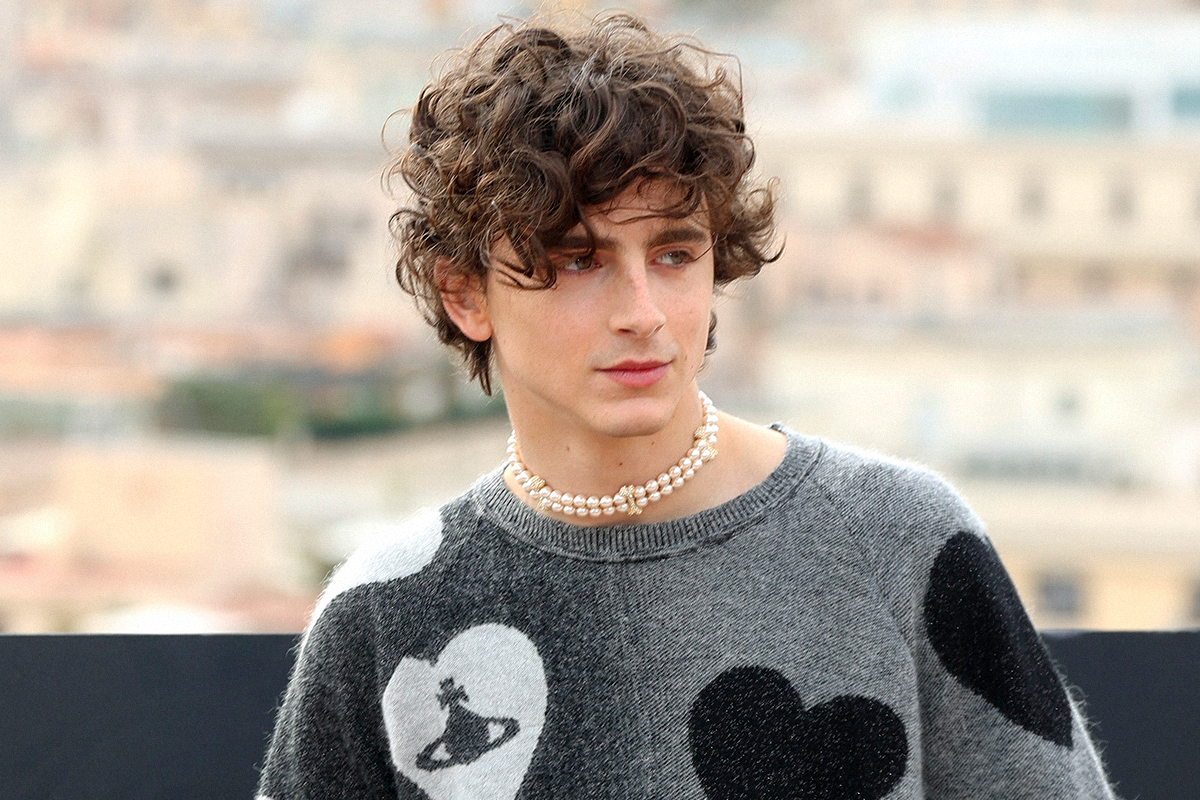 Men Wearing Pearls Aren't Going Anywhere in 2023