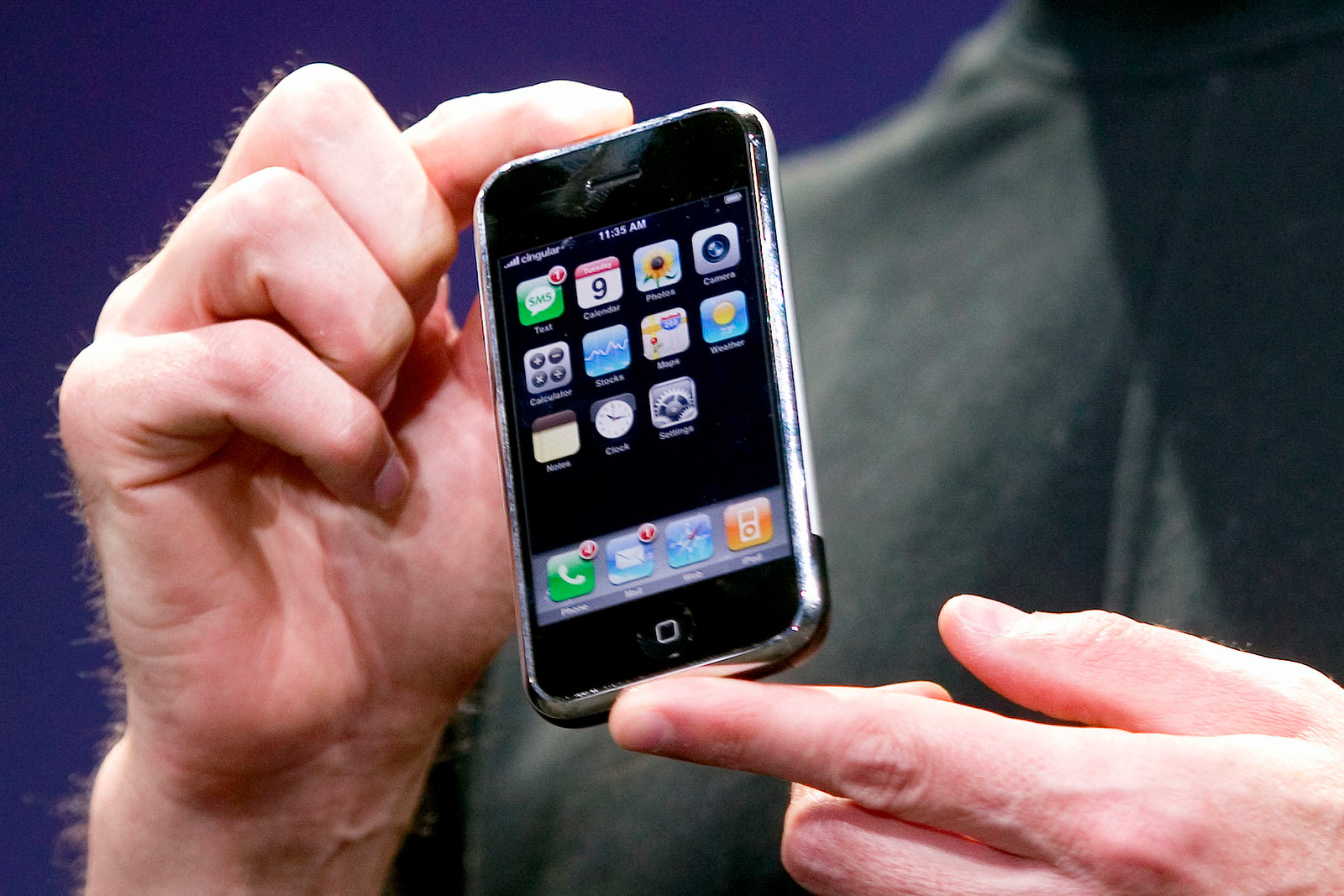 A first-gen 2007 iPhone fetches $63,000 at auction : NPR