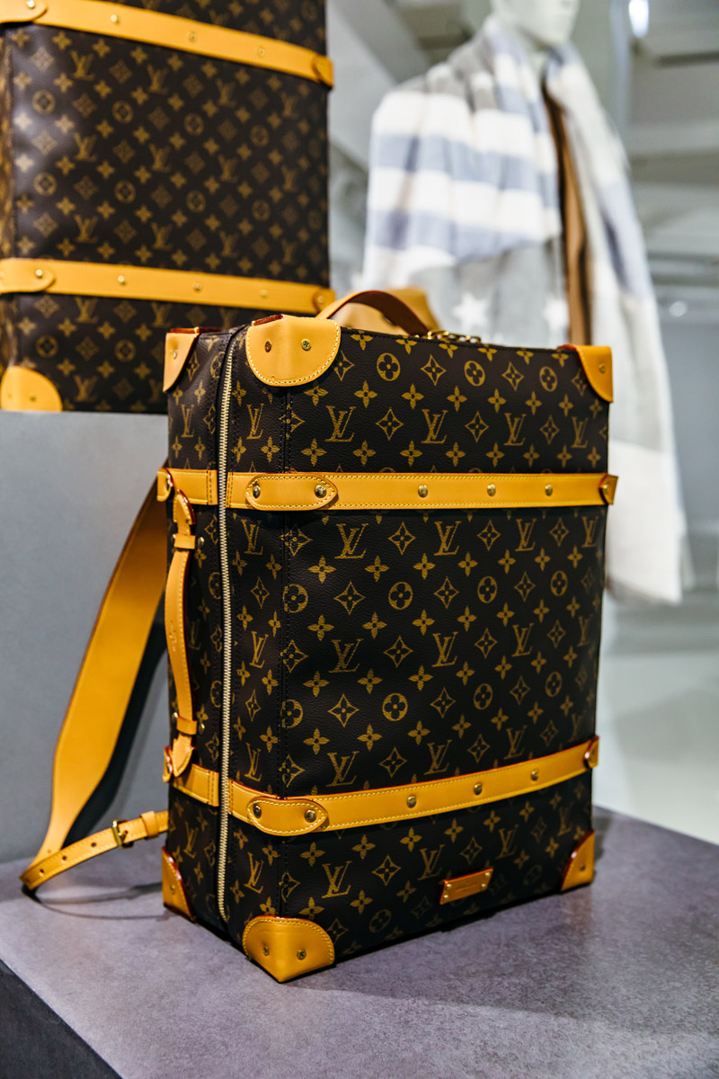 Closer look at the Louis Vuitton FW19 Clutch Box Bag ⚡️ #PAUSEorSkip? 🤔  ______ Credit: @teng970580 #pauseonline