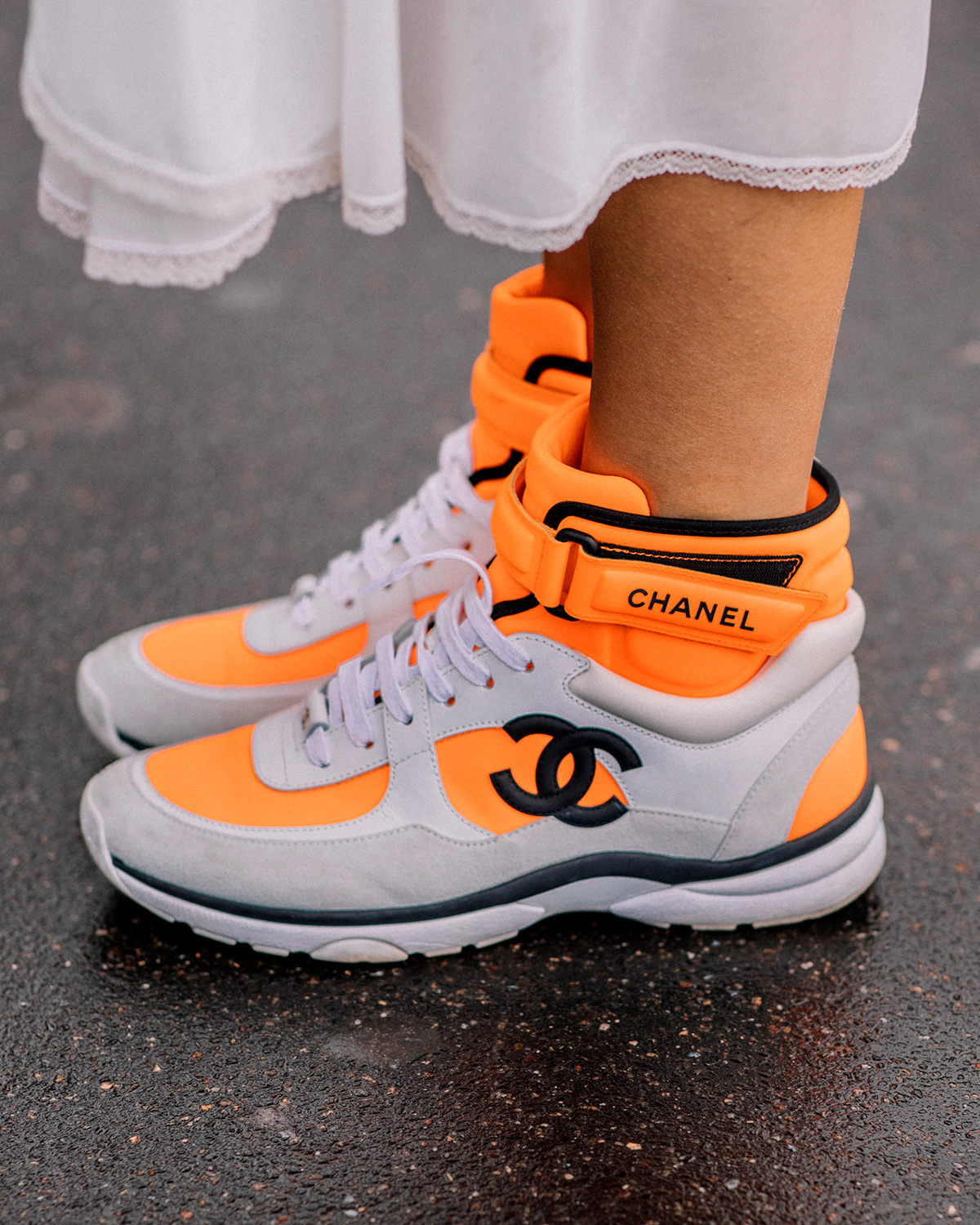 Trainers Chanel White size 415 EU in Suede  25272405