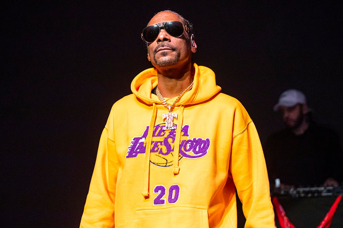 Snoop Dogg sunglasses Lakers hoodie