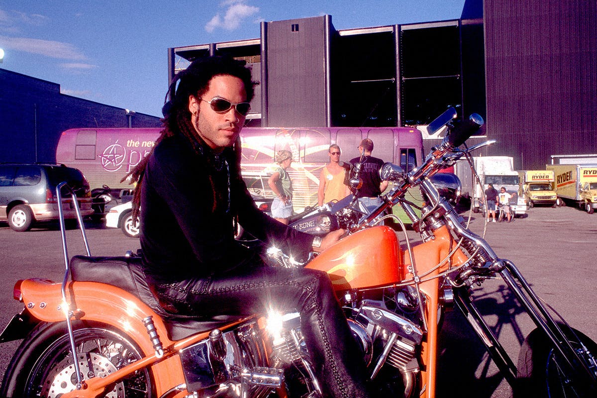 It's Time Lenny Kravitz Got '90s Fit God Recognition