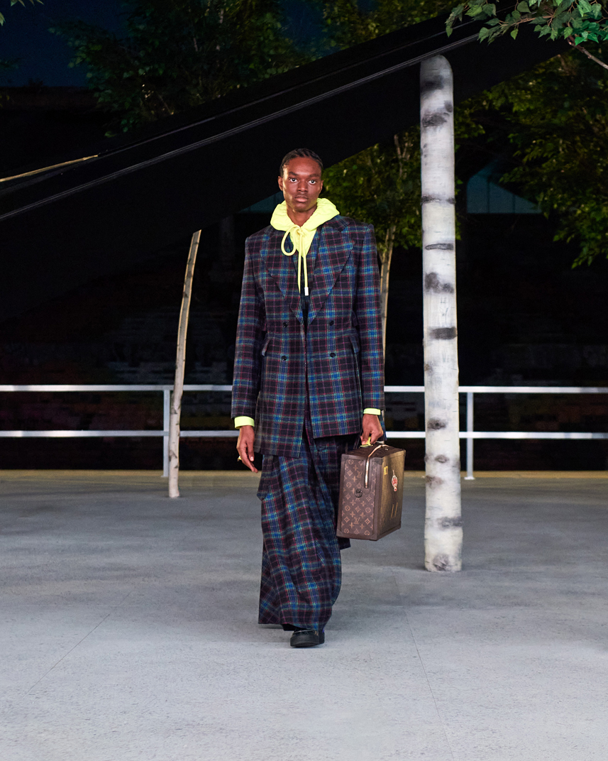 Fashion Drops on X: Louis Vuitton Wizard of Oz Rainbow Walk