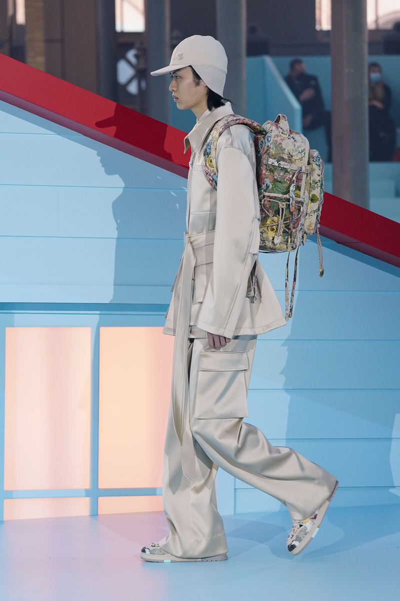 Louis Vuitton on X: #LVMenFW20 A ruffled look and mirrored Trunk Backpack  from #VirgilAbloh's latest #LouisVuitton collection. Watch the show now on  Twitter and at   / X