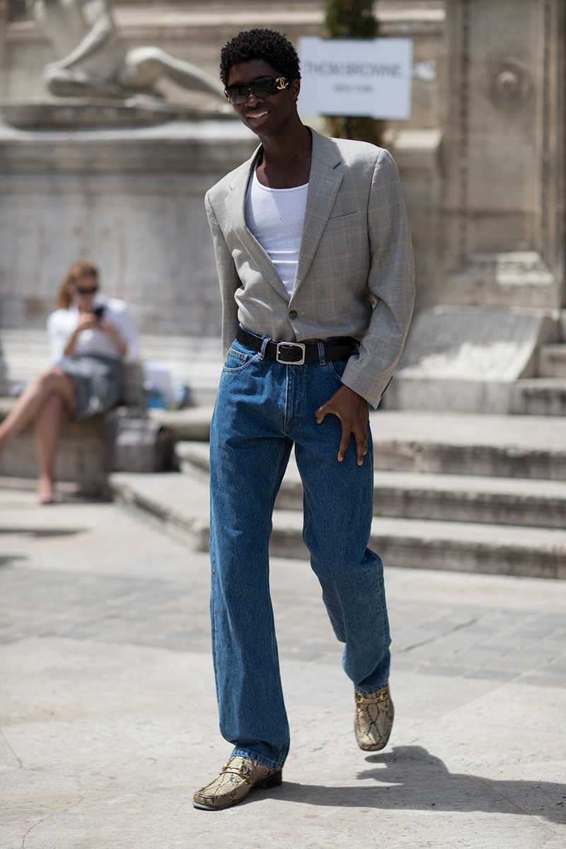 Decoding Normcore Aesthetic: Embracing the Art of Effortless Style – Onpost