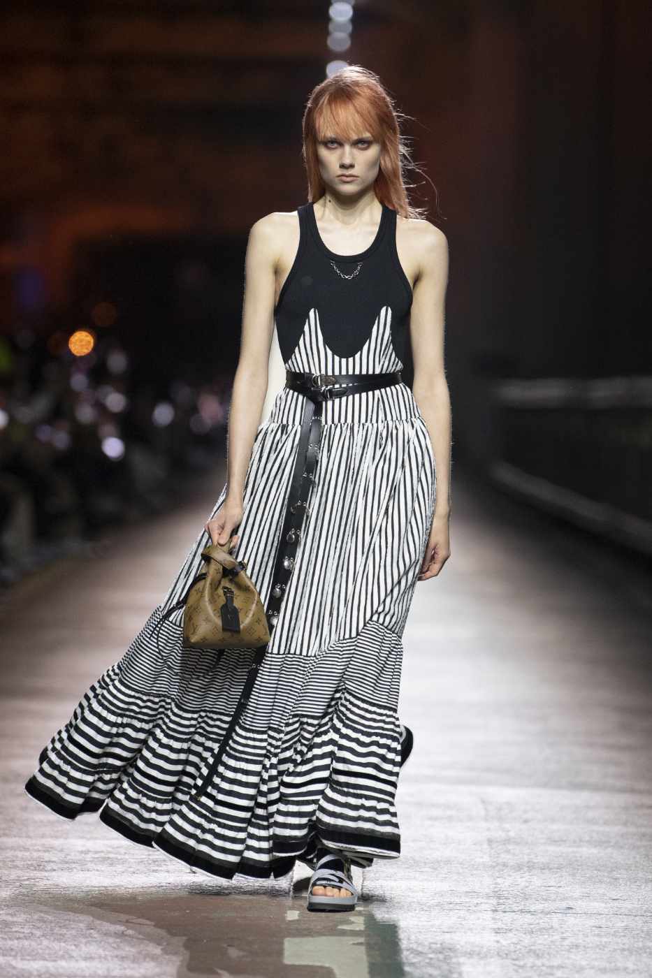 La collezione Pre-Fall 2023 di Louis Vuitton: tutti i look ispirati a Squid  Game