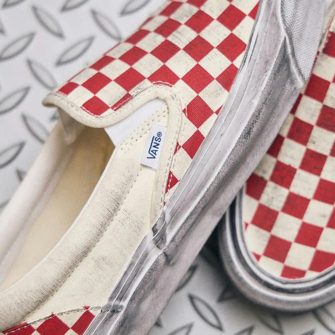 Distressed best sale checkered vans