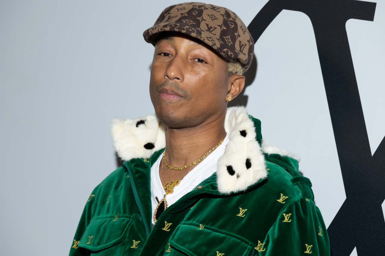 Pharrell With The $1 Million Louis Vuitton Bag 🔥 (Via: ballerbossez o