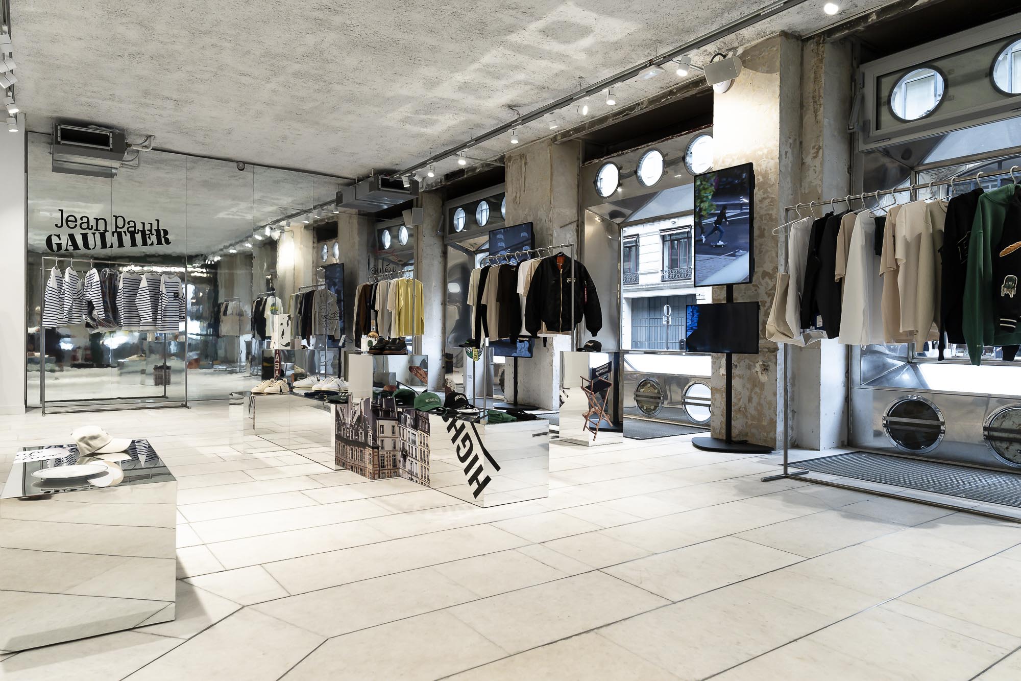 Louis Vuitton's Mobile Shops Brings The Luxury Stores To Millionaires' Doors