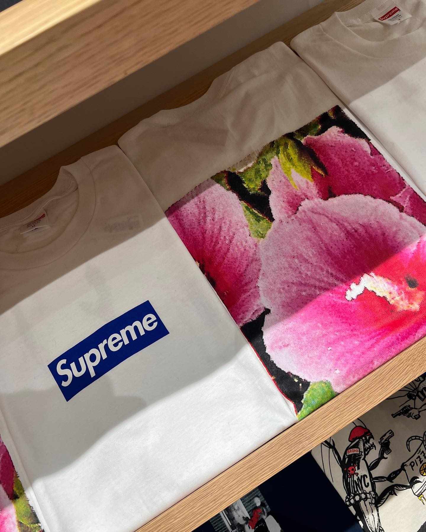 Supreme Seoul Inside Look and Opening Box Logo T-Shirt/Hoodie
