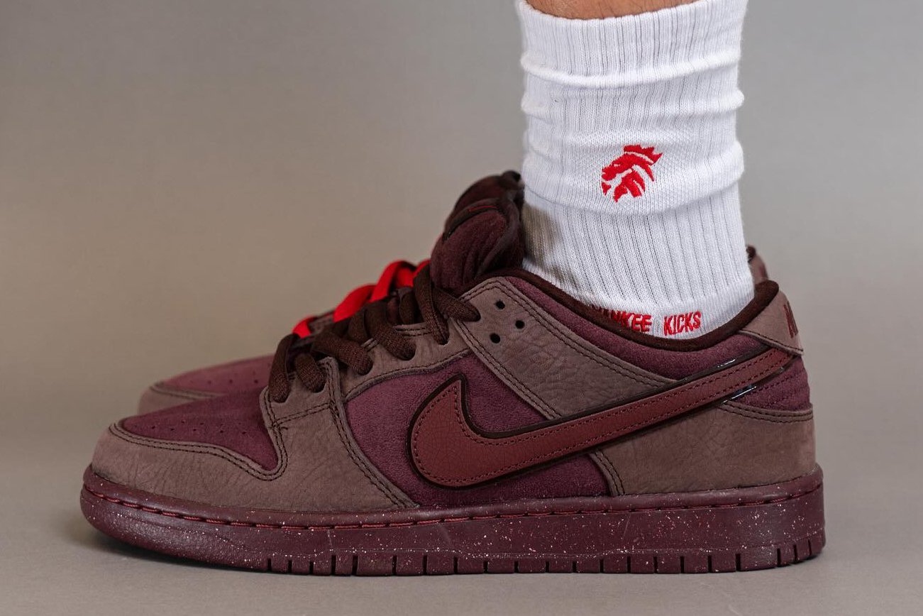Nike SB''s "Valentine's Day" Dunks Surface in OnFoot Looks