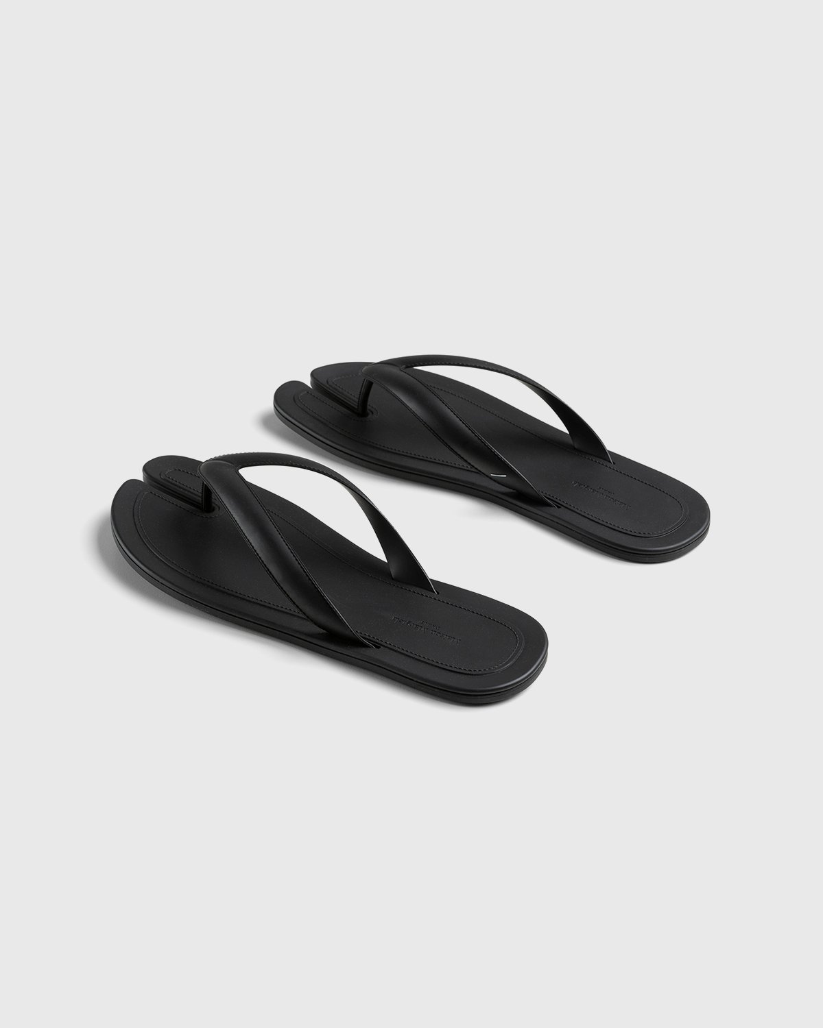Maison Margiela – Tabi Flip-Flops Black | Highsnobiety Shop