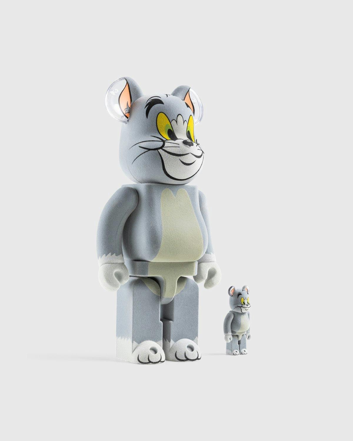 Medicom - Be@rbrick Tom Flocky 100% and 400% Set Grey - Lifestyle - Grey - Image 3