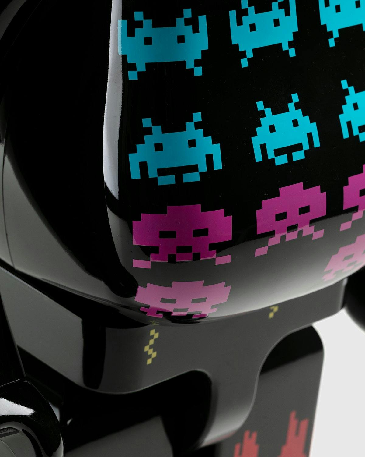 Medicom - Be@rbrick Space Invaders 1000% Black - Lifestyle - Black - Image 8