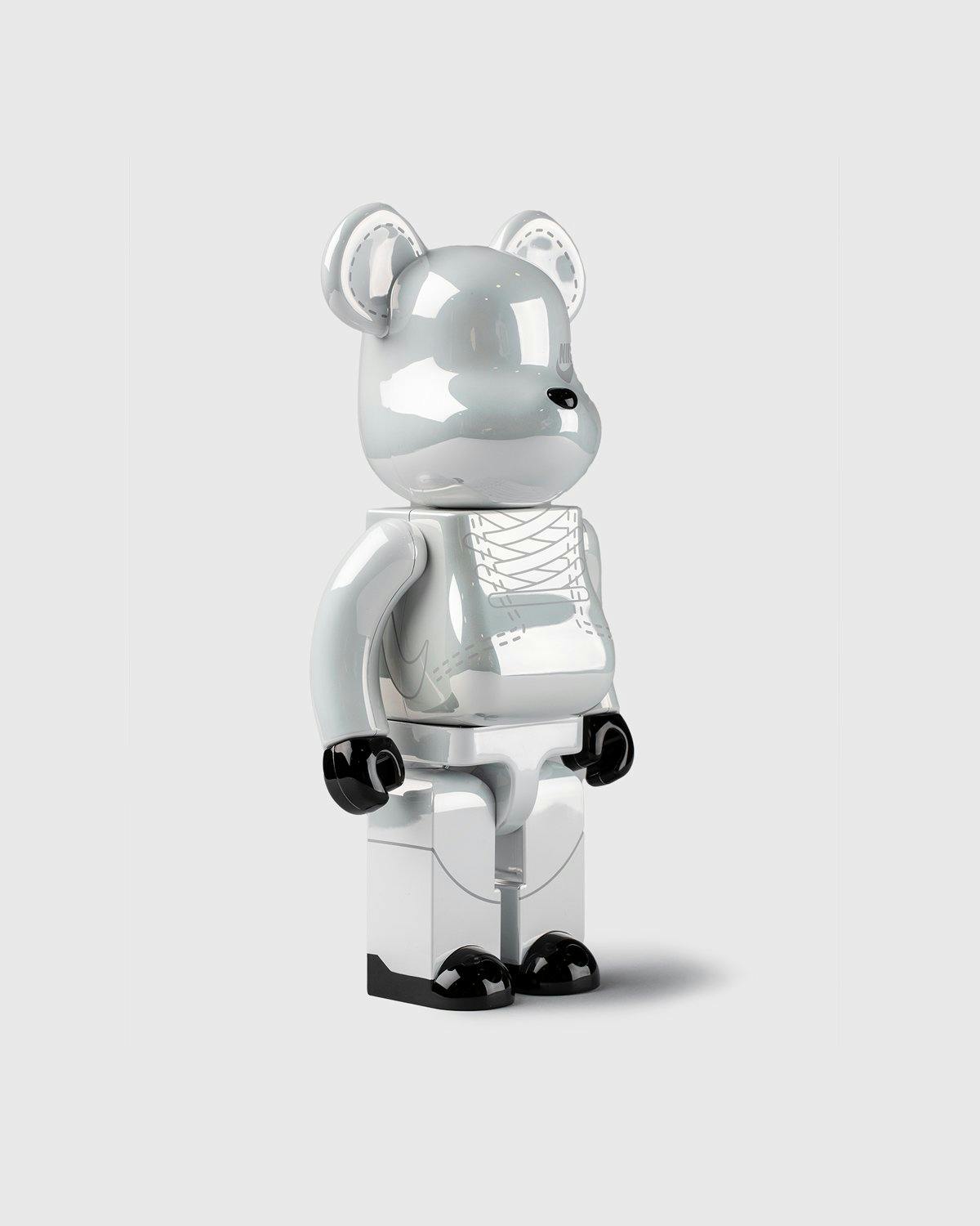 Medicom - Be@rbrick Nike SB 2020 1000% White - Arts & Collectibles - White - Image 4