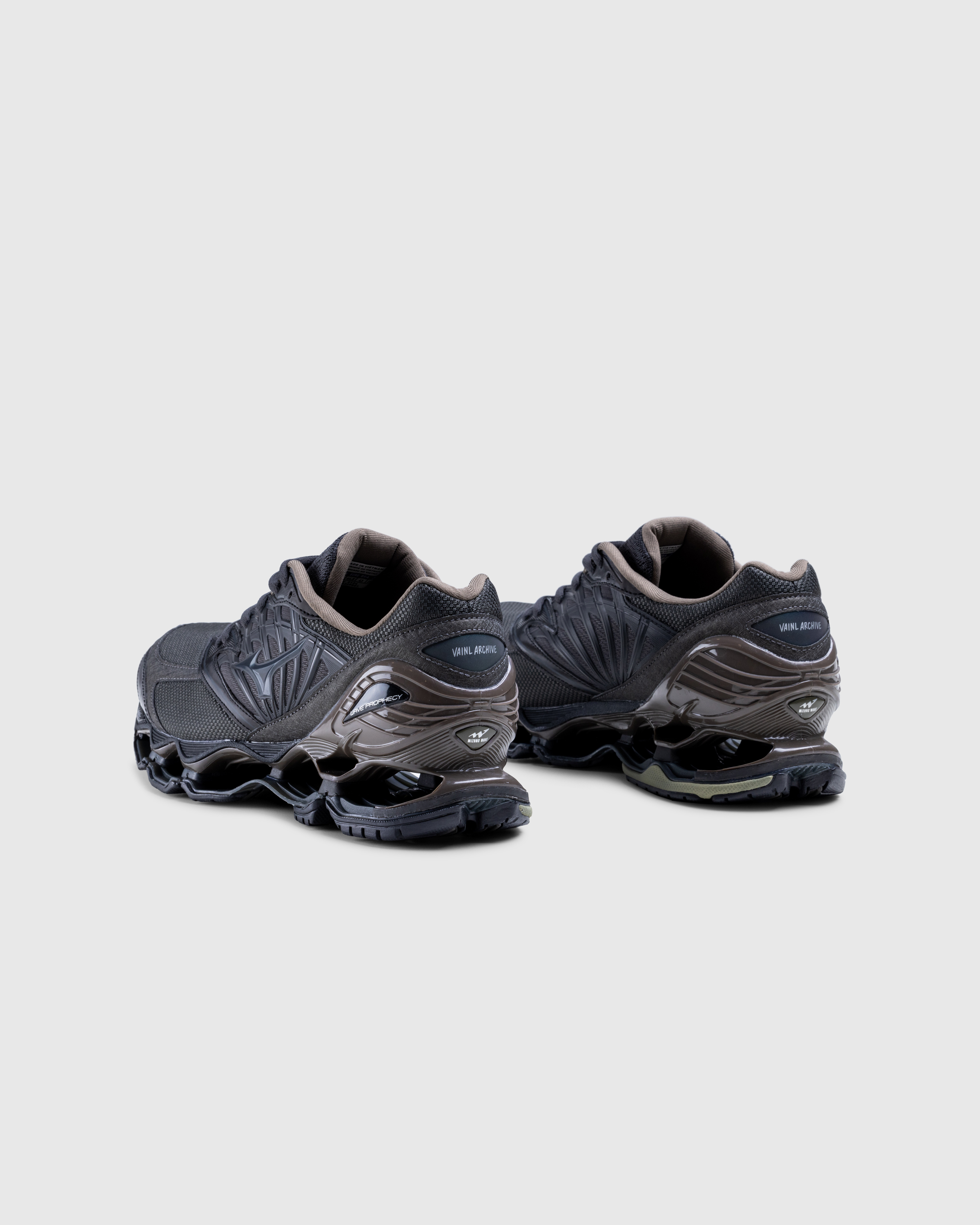 Mizuno – Wave Prophecy LS VAINL ARCHIVE Pirate Black/Chocolate Brown - Low Top Sneakers - Black - Image 5