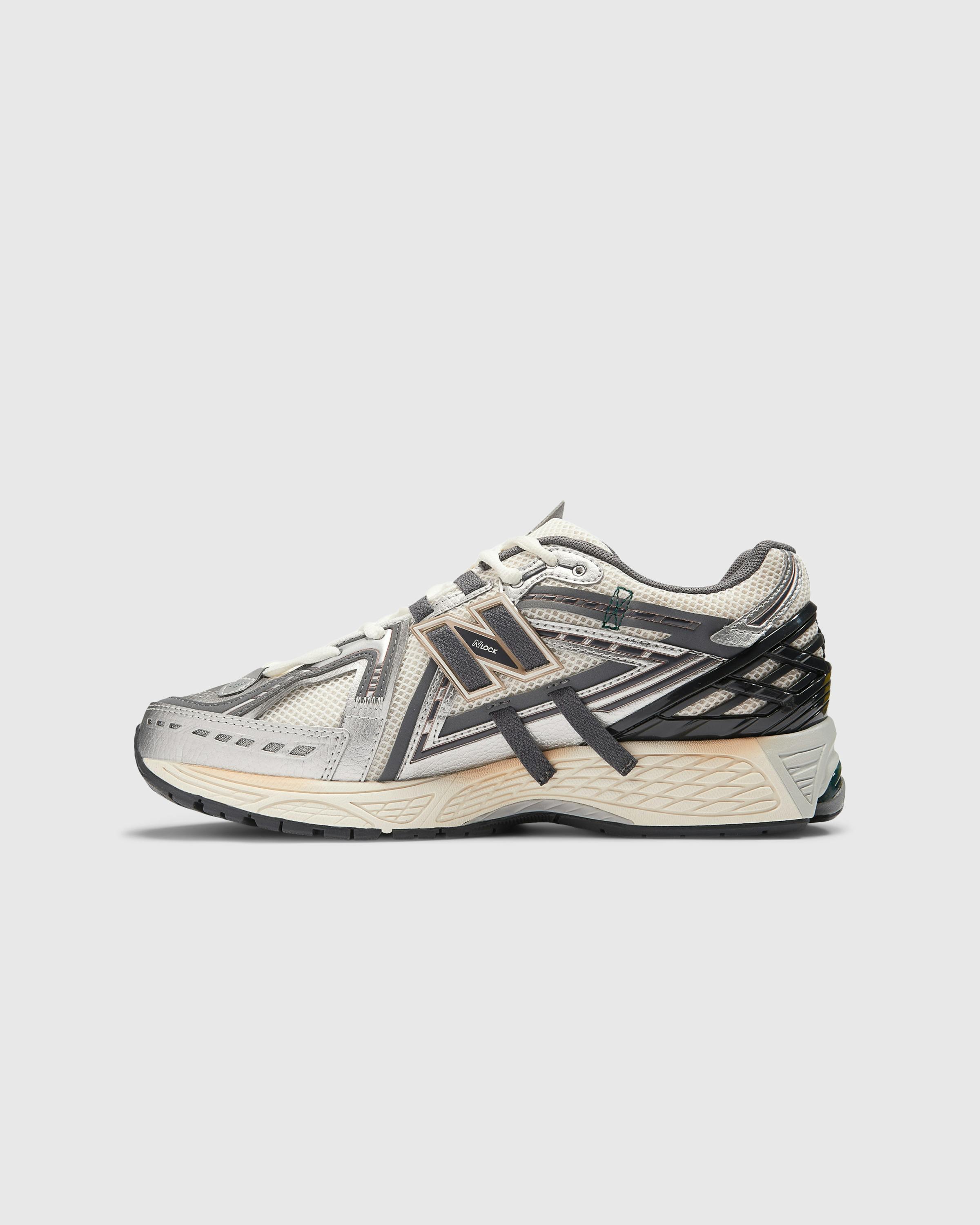 New Balance – 1906A Silver Metallic - Low Top Sneakers - Silver - Image 2