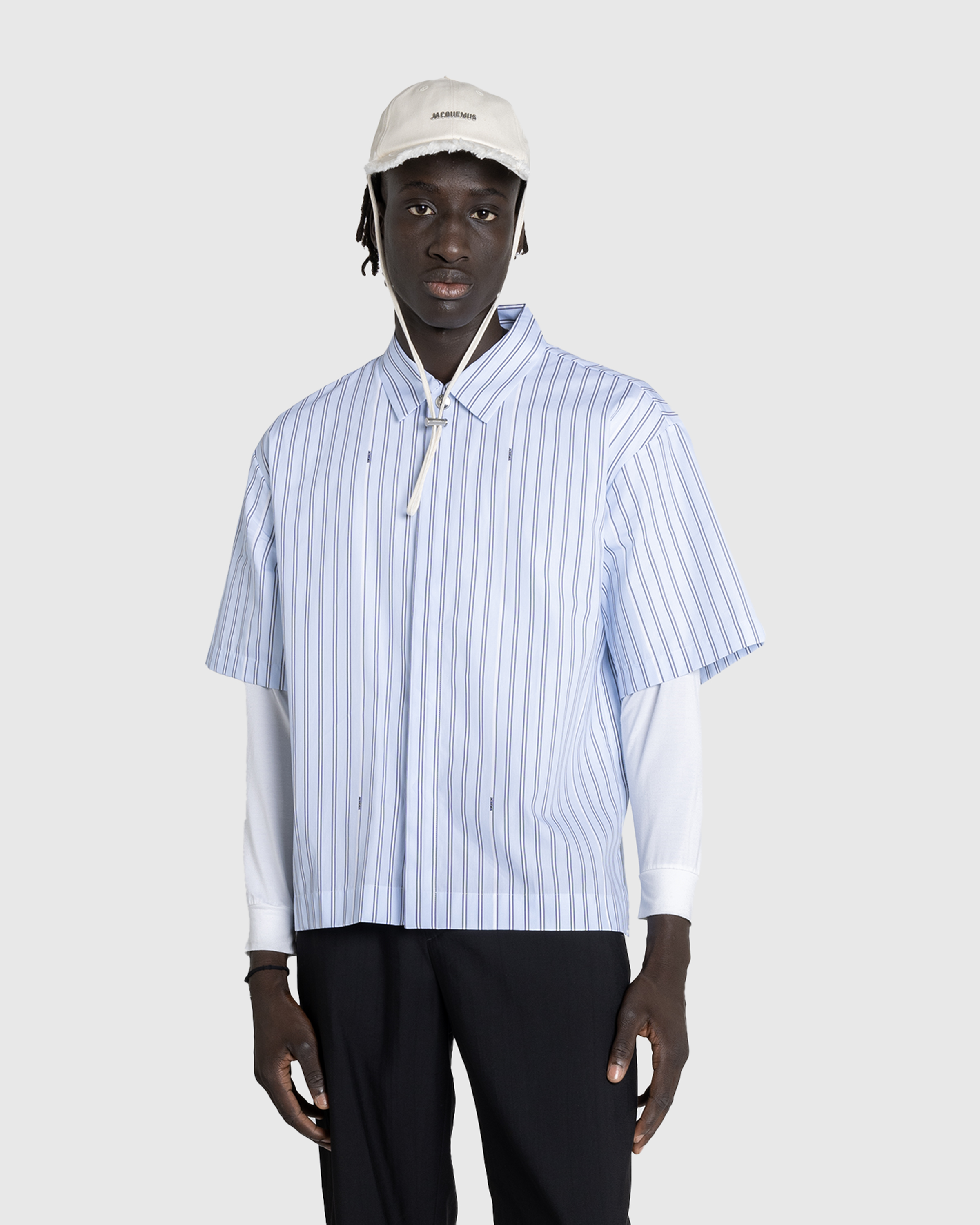 JACQUEMUS – La Chemise Manches Courte Print Blue Stripe - Longsleeve Shirts - Blue - Image 2