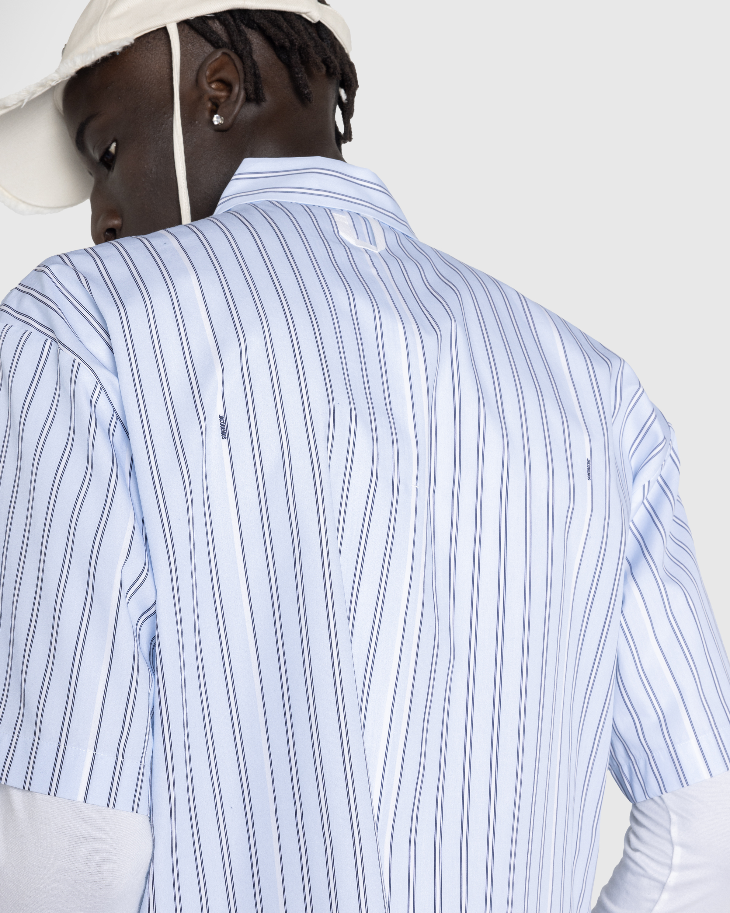 JACQUEMUS – La Chemise Manches Courte Print Blue Stripe - Longsleeve Shirts - Blue - Image 5
