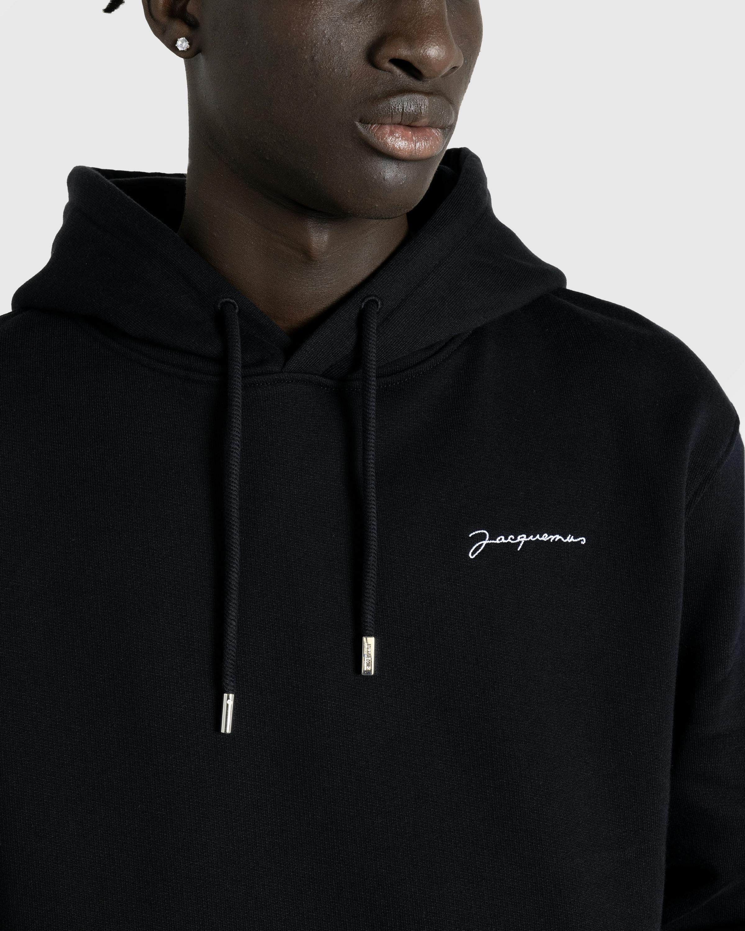 JACQUEMUS – Le Sweatshirt Brodé Black - Hoodies - Black - Image 5