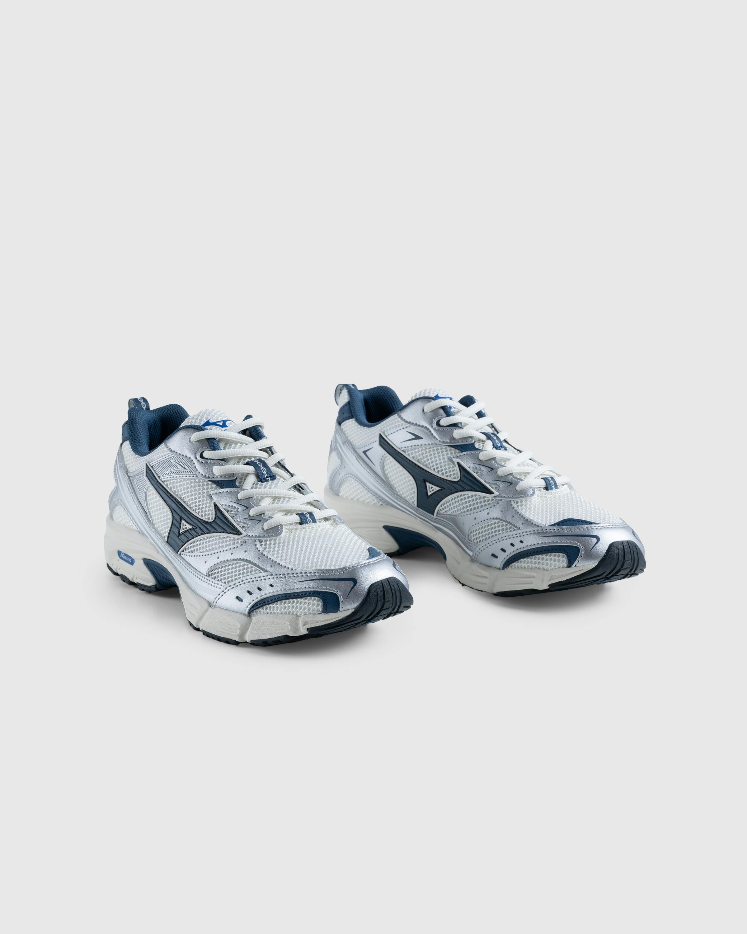 Mizuno wave runcourt hotsell