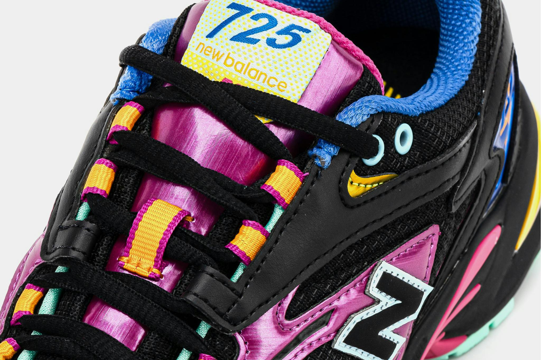 new balance 725 sneakers 2024