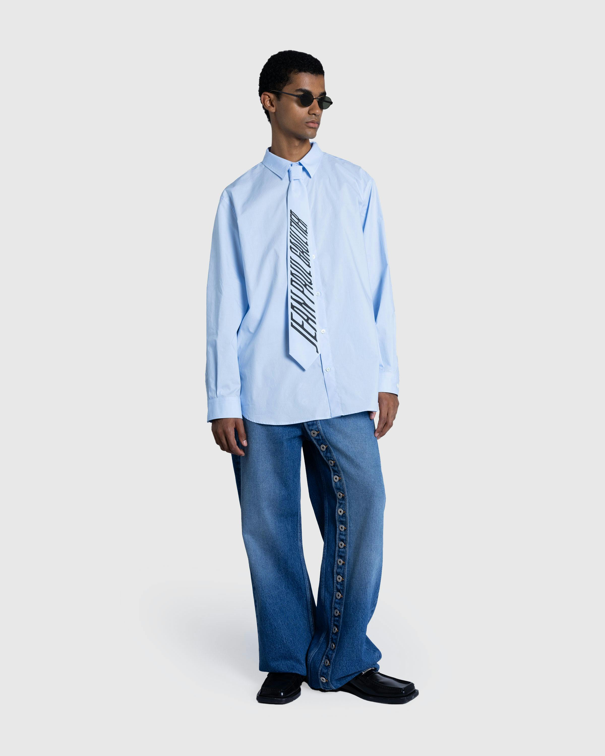 Jean Paul Gaultier – Cotton Poplin Shirt With Printed Tie Baby Blue/Black - Longsleeve Shirts - Blue - Image 3