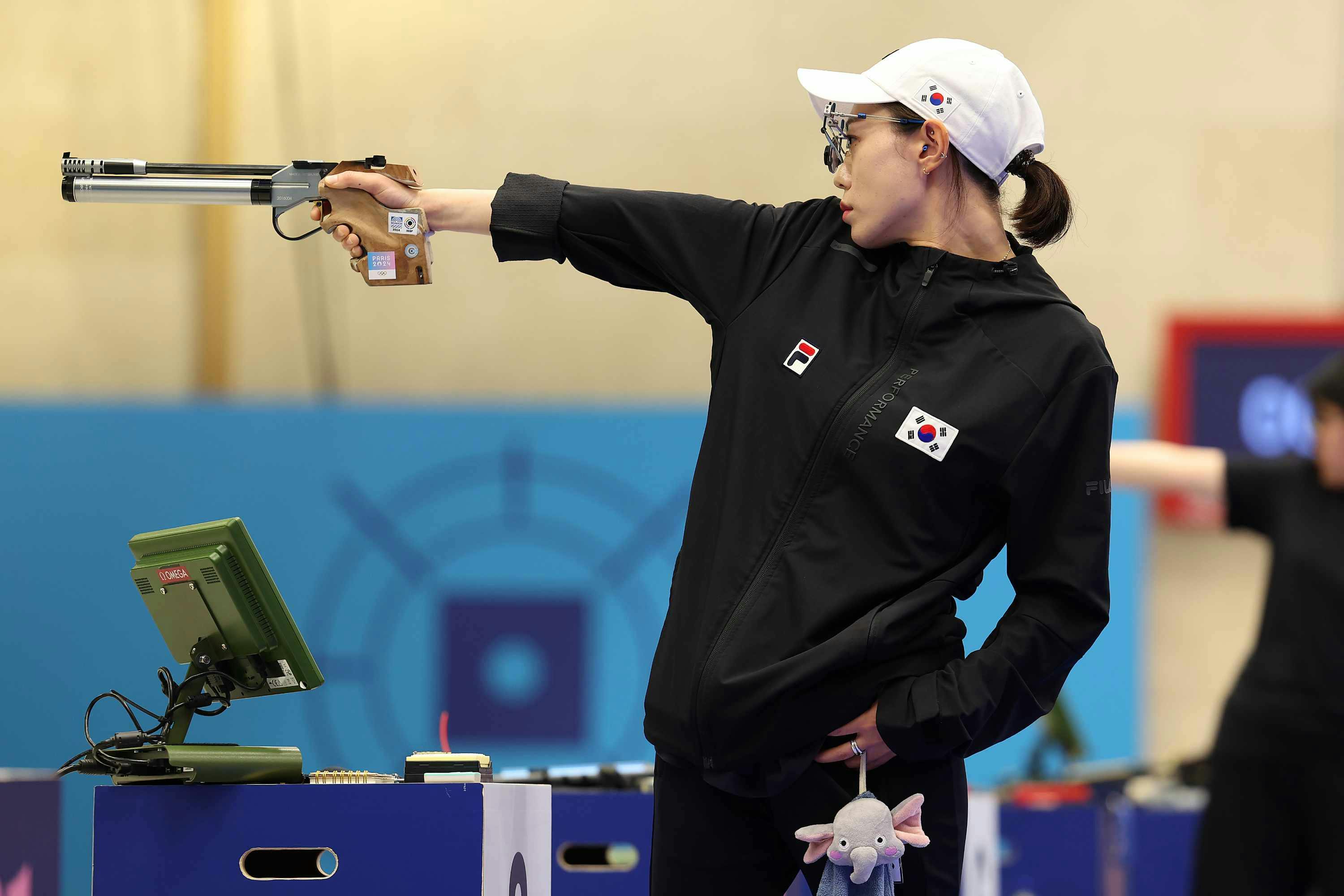 Kim Yeji, Olympics 2024 silver medal Korean shooter holds a gun wearing a black uniform