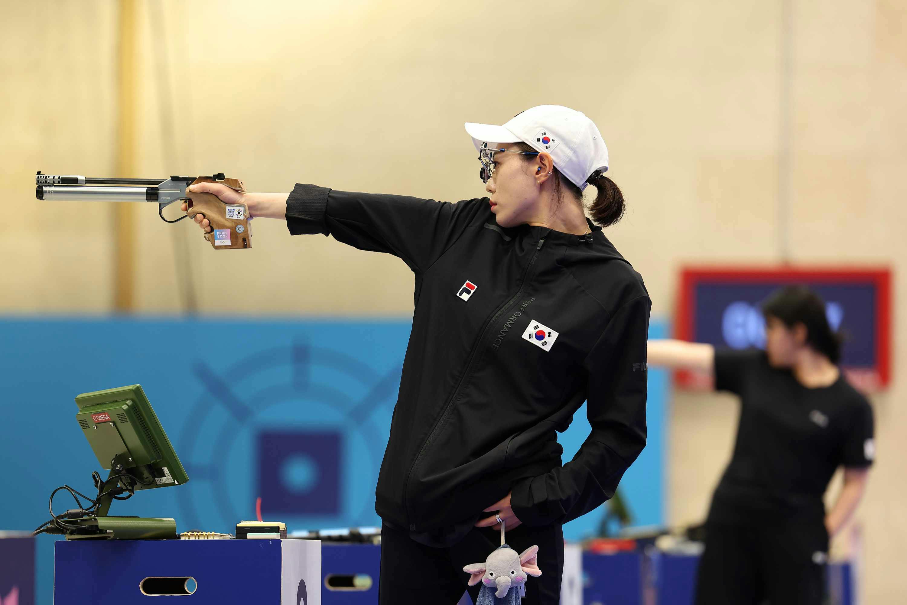 Kim Yeji, Olympics 2024 silver medal Korean shooter holds a gun wearing a black uniform