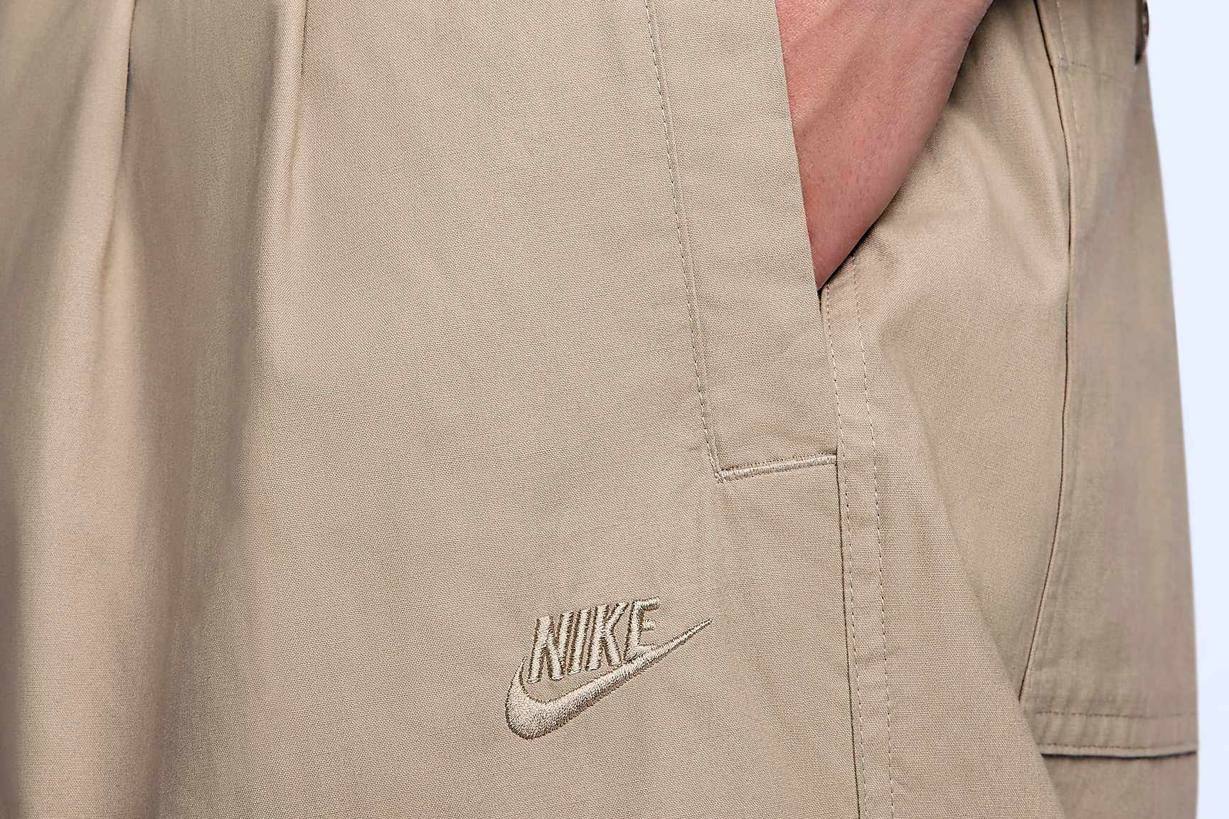 Nike Balloon Pant in beige and black colorways, with an elastic waist, pleats and loose leg