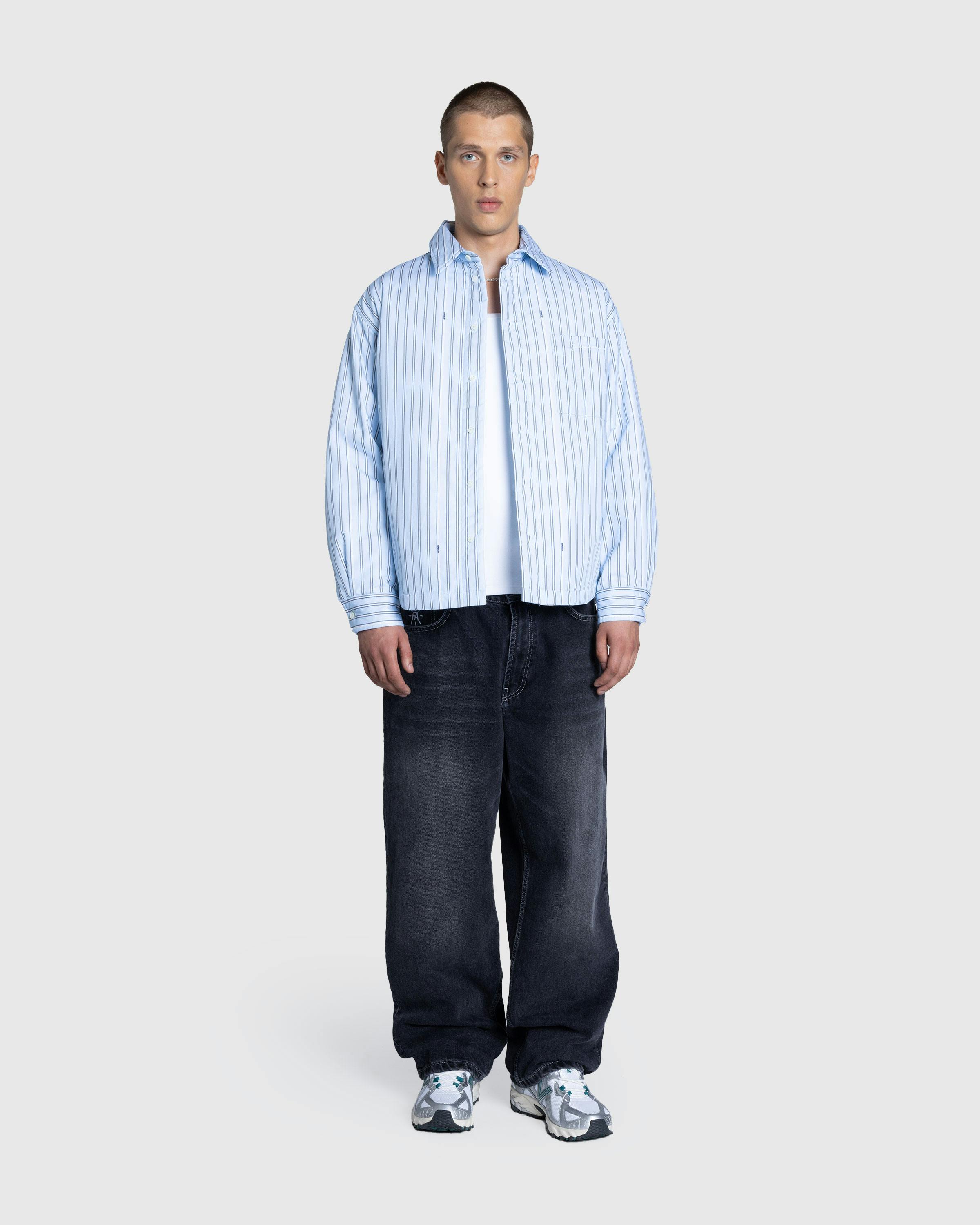 JACQUEMUS – La Chemise Boulanger Print Blue Stripe - Longsleeve Shirts - Blue - Image 3