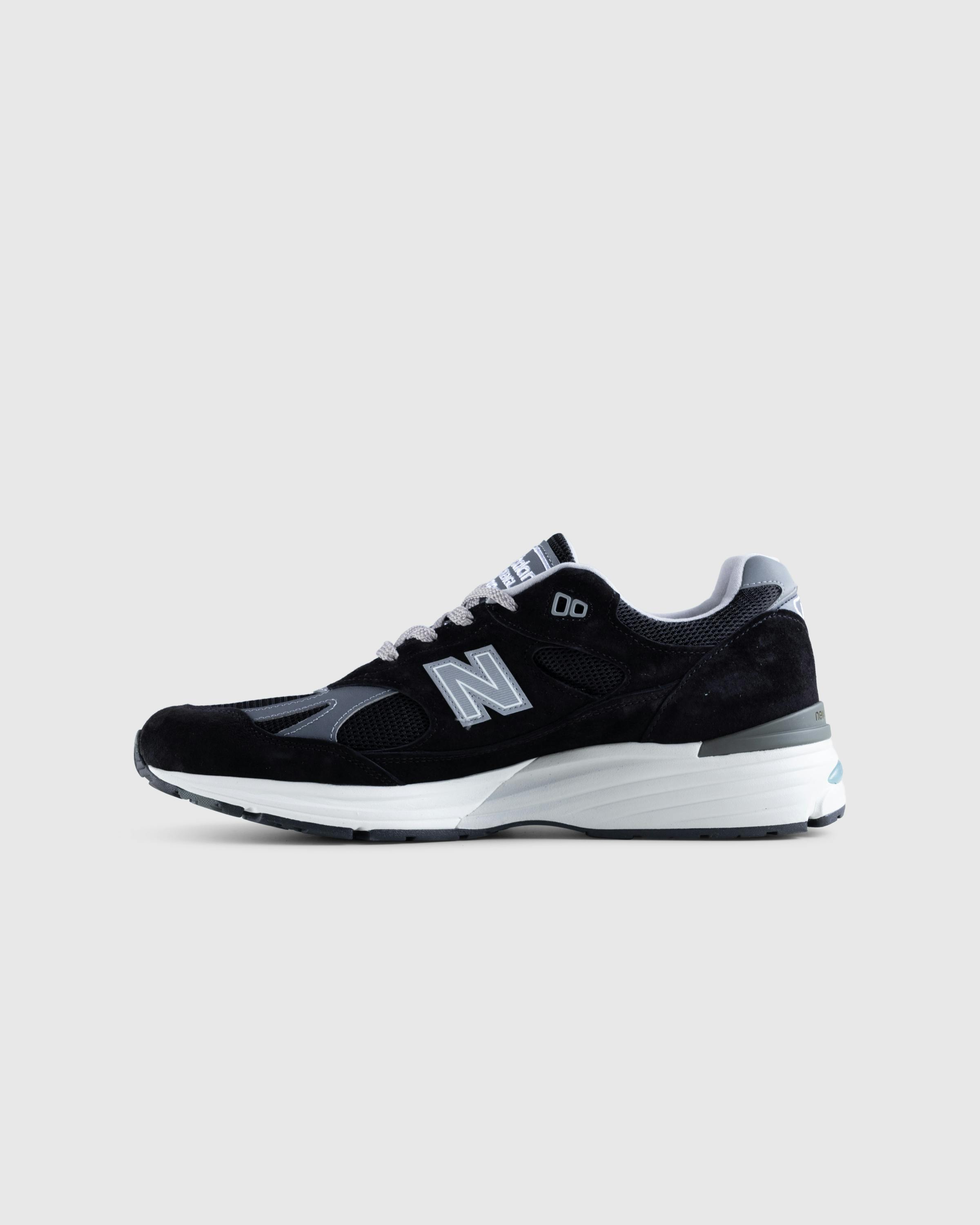 New Balance – Made in UK 991v2 Black - Low Top Sneakers - Black - Image 2