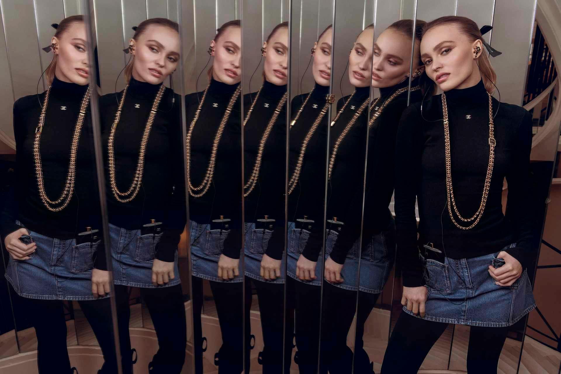 Chanel Première Sound wired headphones earbuds in gold and black worn by lily rose depp