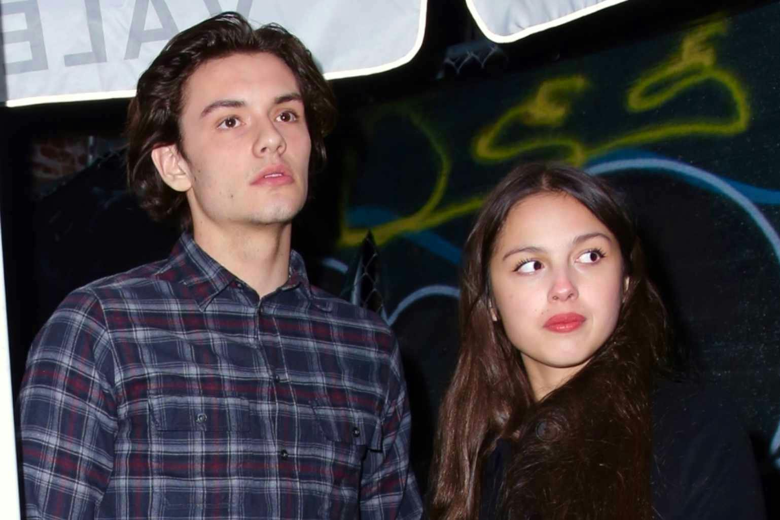 Olivia Rodrigo & Louis Partridge wear black coat plaid shirt blue jeans in los angeles 2024