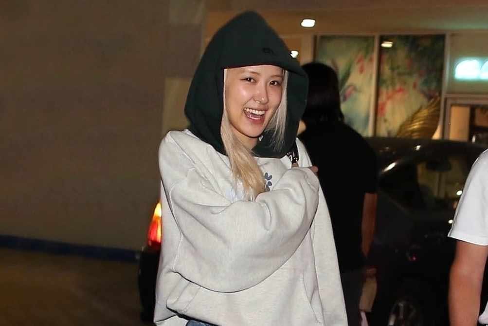 blackpink singer rose at sushi park with anthony vaccarello wearing a grey sweater, blue jeans and flipflops