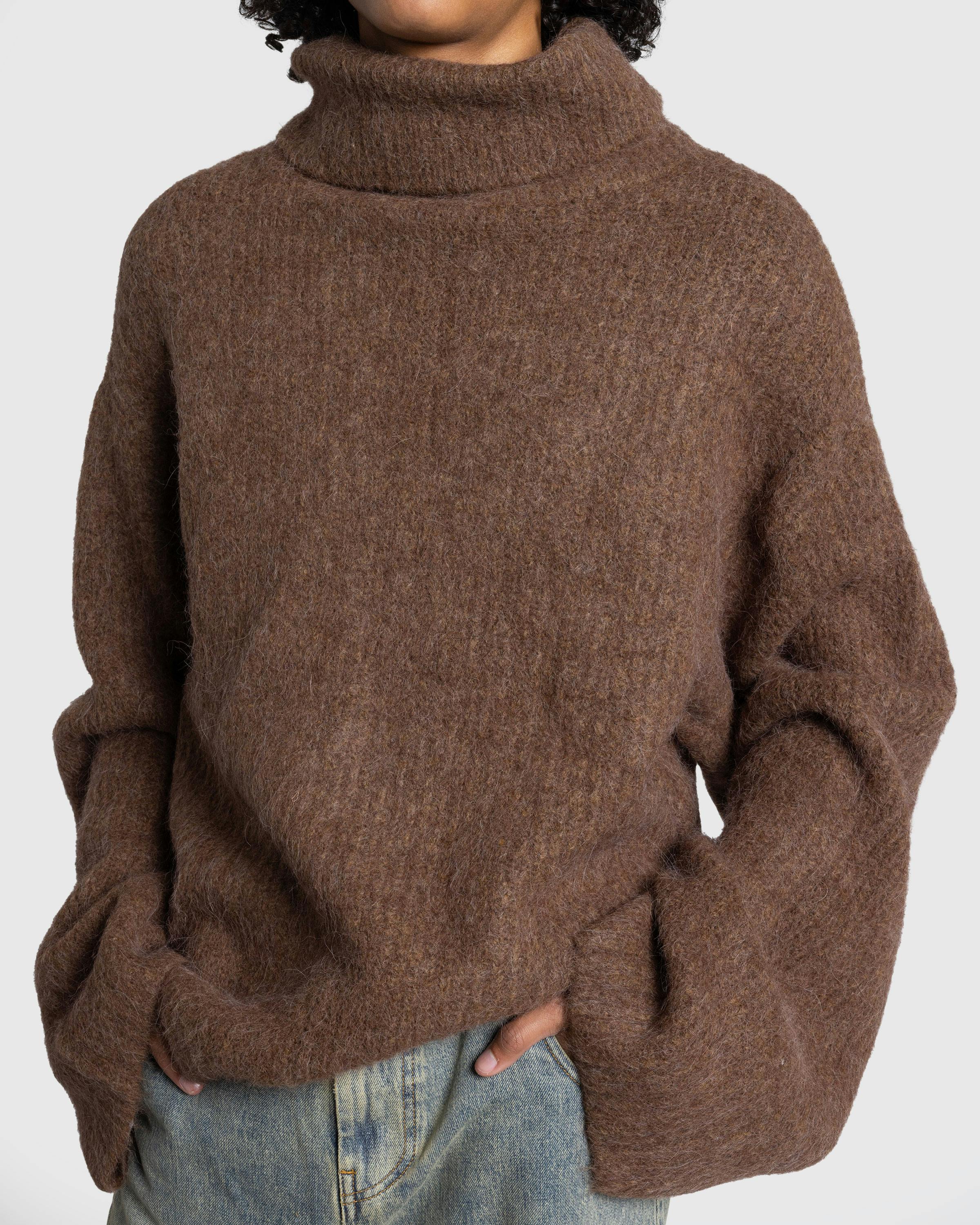 Entire Studios – Lute Knit Sweater Rye - Crewnecks - Brown - Image 4