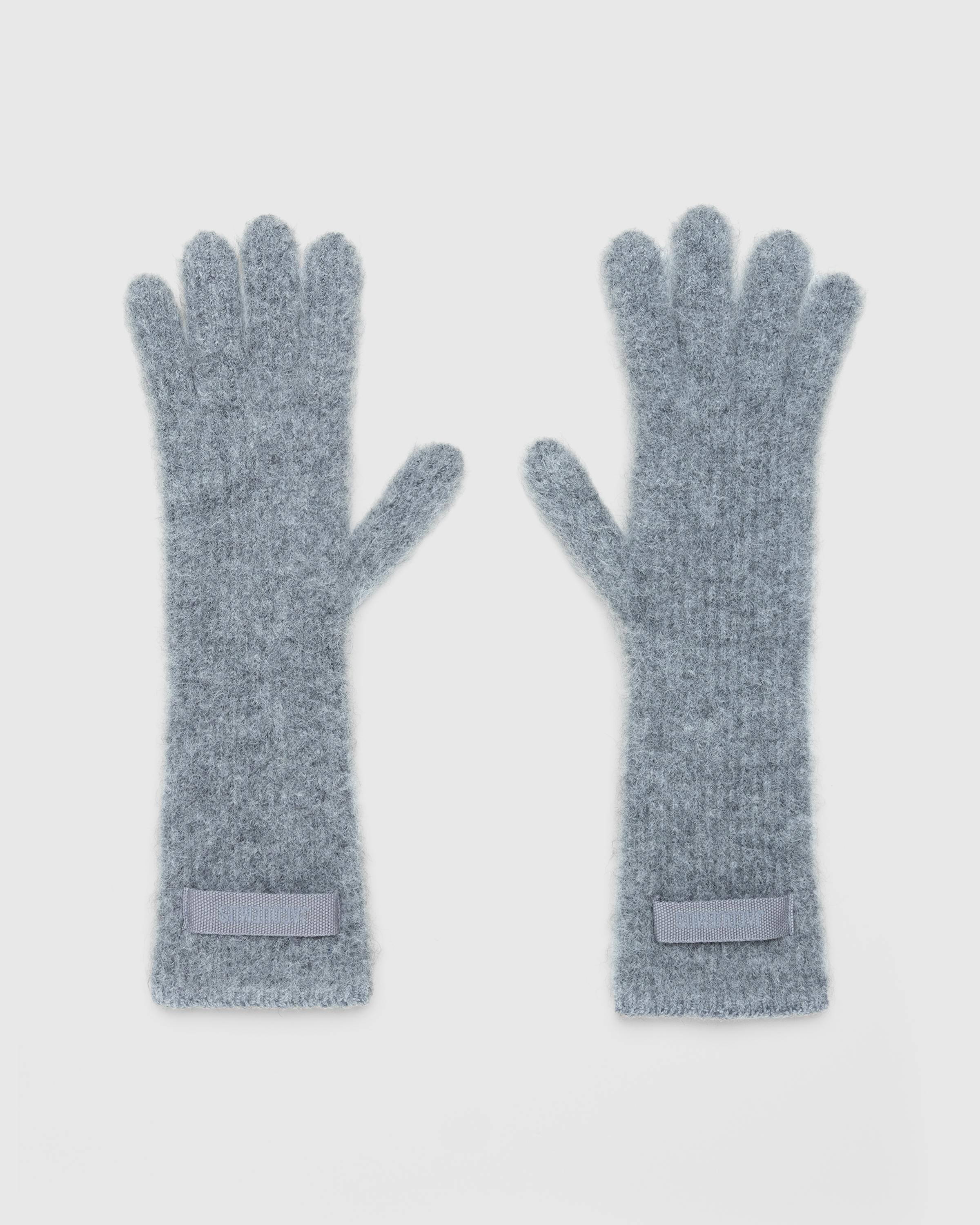 JACQUEMUS – Les Gants Grosgrain Dark Grey - 5-Finger - Grey - Image 1