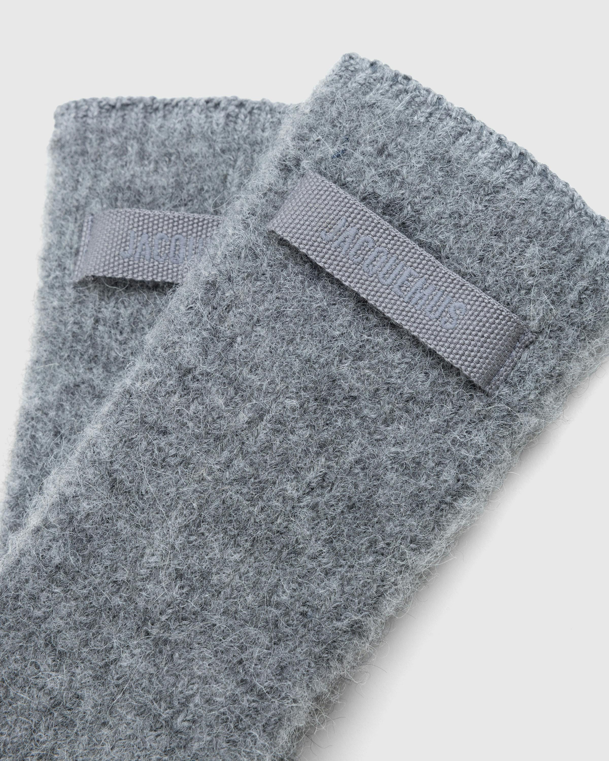 JACQUEMUS – Les Gants Grosgrain Dark Grey - 5-Finger - Grey - Image 5