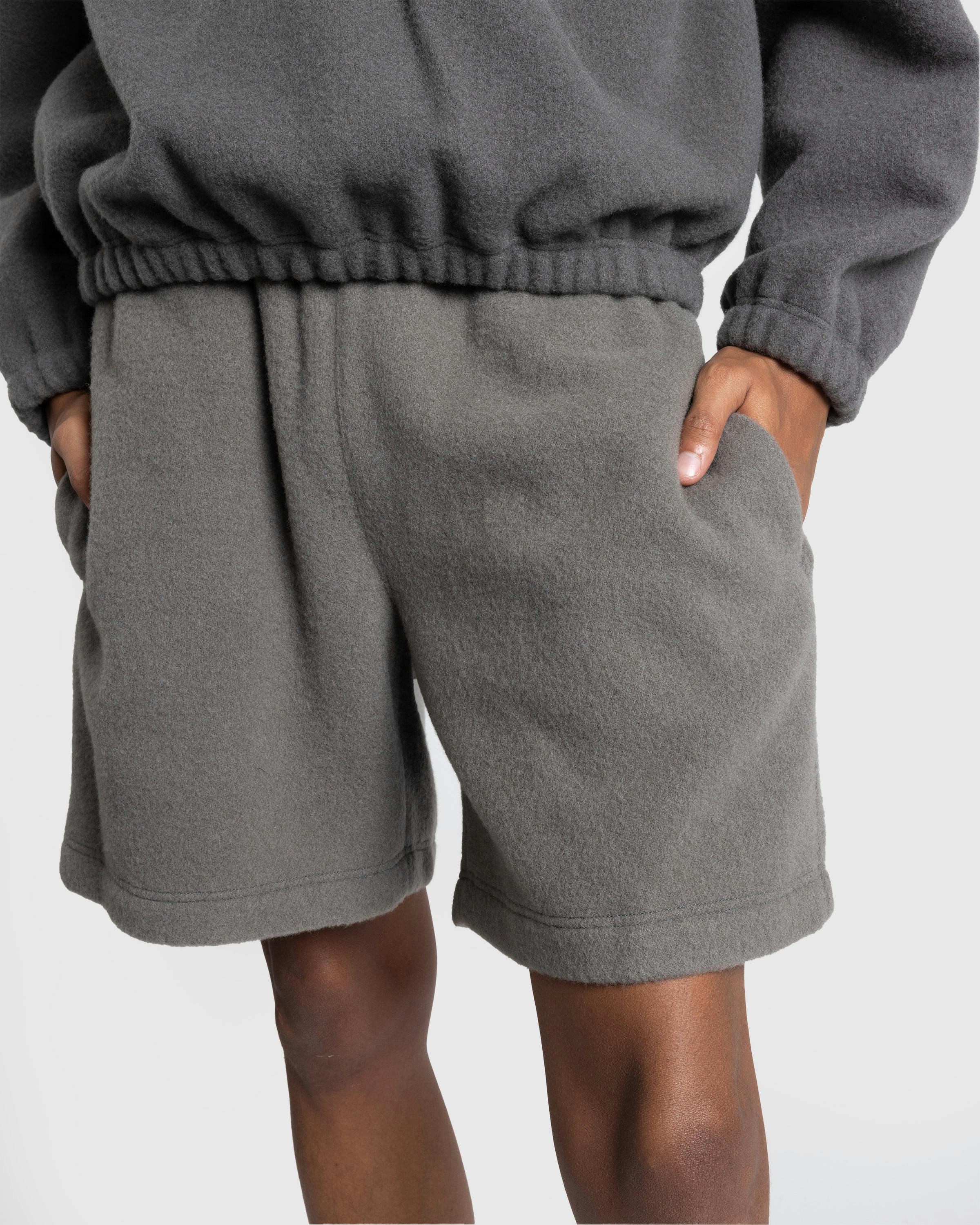 Rier – Natural Fleece Shorts Castlerock Grey - Trousers - Grey - Image 4