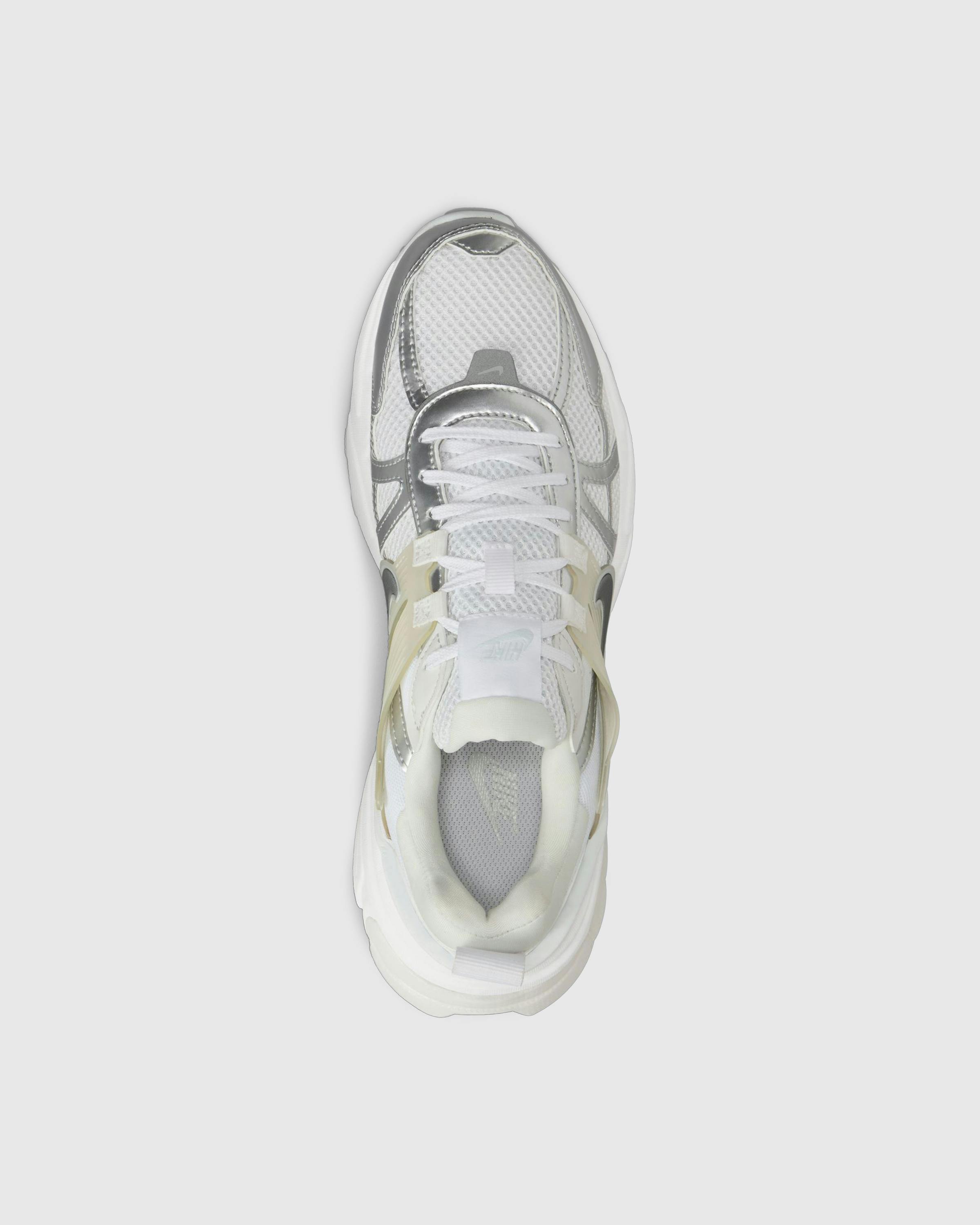 Nike – V2K Run White/Metallic Silver-Platinum Tint - Low Top Sneakers - White - Image 4